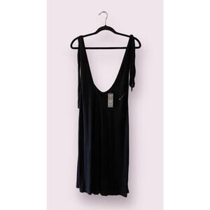 Errant Black Ribbed Split Hem Tunic Vneck Size Medium - 23